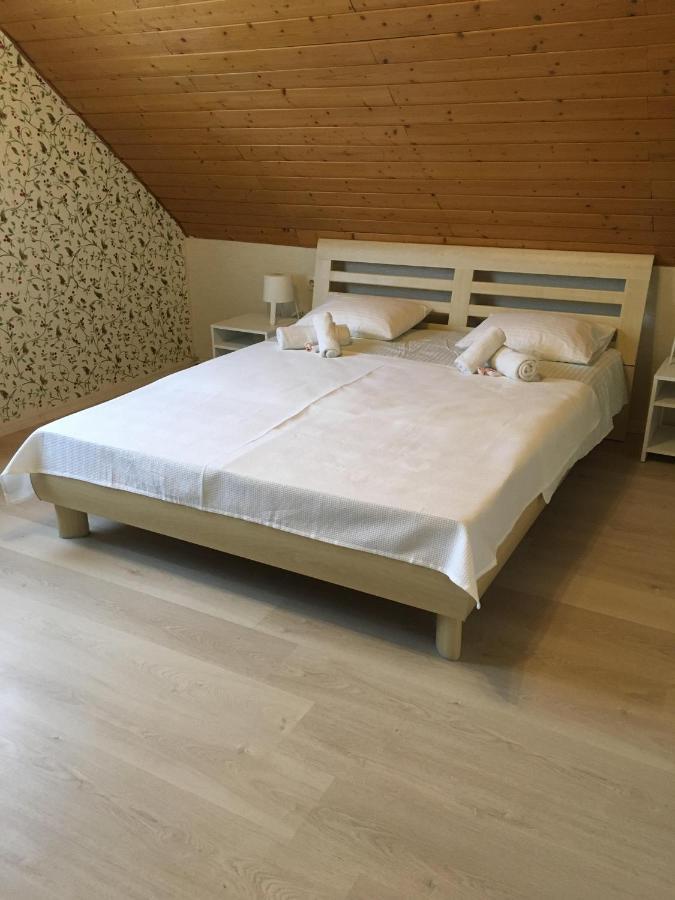 Lavender Apartment Heviz Bagian luar foto